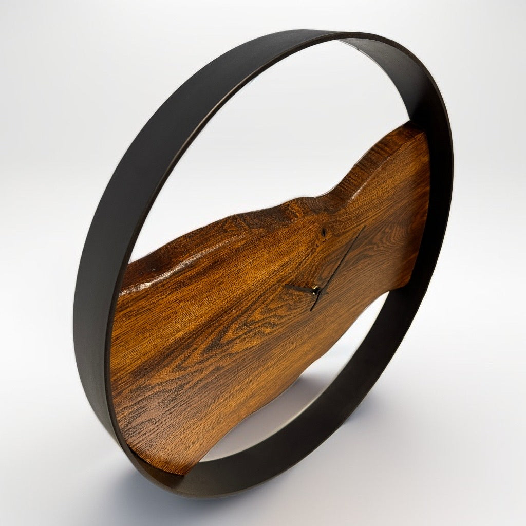 Design Wanduhr aus Eiche & Stahl – Handgefertigtes Unikat (55 cm)