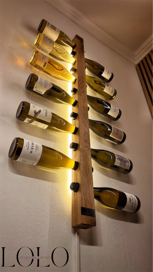 Beleuchtetes Wand-Weinregal aus Eichenholz Luminous Wine mit warmweißer LED, voll bestückt mit 12 Flaschen
